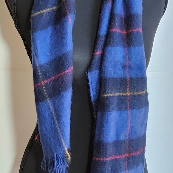 Isotoner gloves and scarf - Picture 2 of 5